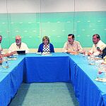 Bonig presidió la reunión con los parlamentarios en el Congreso y el Senado a la que asistió Alberto Fabra.