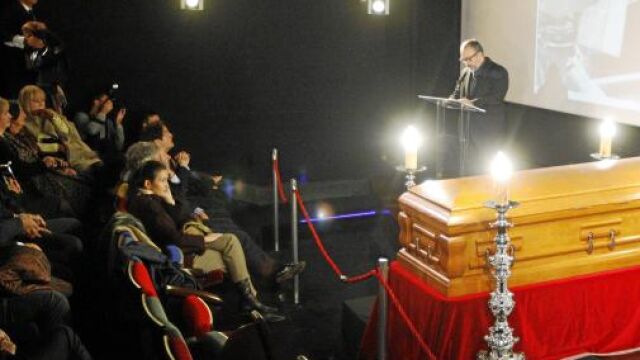 La capilla ardiente de la Academia de Cine fue visitada durante todo el día de ayer