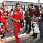 Stoner vence en Japón y Lorenzo consigue un cuarto puesto