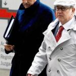 Julián Muñoz y Javier Saavedra, ayer, en la Ciudad de la Justicia de Málaga