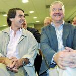 José María Aznar y Ramón Luis Valcárcel, durante la última visita que realizó el presidente de FAES a la Región, en mayo de 2009