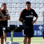 Simeone y su cuerpo técnco atendían hoy a la preparación del equipo a las órdenes del «Profe» Ortega