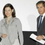 Miriam González, esposa del viceprimer ministro británico, Nick Glegg, acompañada por el presidente de Acciona, José Manuel Entrecanales