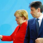 La canciller alemana, Angela Merkel, y el primer ministro italiano, Giuseppe Conte, tras la rueda de prensa ofrecida ayer en Berlín / Reuters