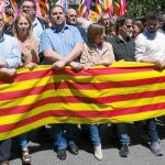Oriol Junqueras, ayer, junto a la portavoz del Gobierno catalán, Neus Monté, la presidenta del Parlamento catalán, Carme Forcadell, y el líder del PSC, Miquel Iceta, en la cabecera de la manifestación