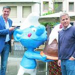 El candidato del PP, Xavier García Albiol, y el presidente municipal, Alberto Fernández, de visita en la fiestas de Gràcia