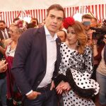El nuevo delegado del Gobierno central en la comunidad será Alfonso Rodríguez Gómez de Celis (en la imagen, a la derecha). En la reciente Feria de Sevilla acompañó a Pedro Sánchez en sus visitas a las casetas, donde coincidió con Susana Díaz (Foto: Manuel Olmedo)