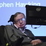 Aunque suele progresar rápidamente, el 10% de los afectados vive con la ELA 10 años o más, como el astrofísico británico Stephen Hawking