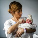 Una madre con su recién nacido, en una imagen de archivo