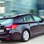 La versión SW del Cruze presenta una carrocería de línea moderna y con gran capacidad interior