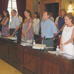 La corporación municipal guardó un minuto de silencio por los atentados