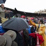 Morante de la Puebla brindándole un toro a S.M. Juan Carlos I en Brihuega en 2015