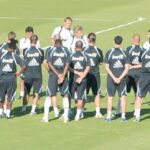 Pellegrini da instrucciones a su plantilla en el entrenamiento de ayer