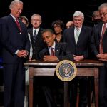 Obama, en el momento de la firma de la reforma financiera