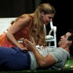 Fran Perea y Manuela Velasco, como Chris Keller y Ann Deever en «Todos eran mis hijos»
