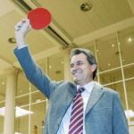 Artur Mas jugó una partida de ping pong en uno de los actos de campaña celebrados ayer