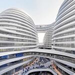 El impresionante Galaxy Soho, en Beijing, inaugurado en 2013, es un ejemplo de sus proyectos en Asia