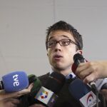 El "número dos"de Podemos, Íñigo Errejón, durante la rueda de prensa que ha ofrecido hoy, en la sede del partido en Madrid