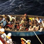 Imagen del momento del rescate de los inmigrantes