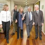 Rosa Valdeón y Alicia García junto con representantes de las ONGs en Castilla y León