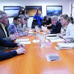 La vicepresidenta Rosa Valdeón, y representantes de Cecale y sindicatos, en la Comisión Permanente del Diálogo Social