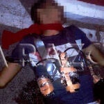Uno de los terroristas abatidos con el pañuelo rojo al cuello