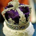 La Reina Isabel II obligada a dar ejemplo