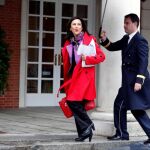 La ministra de Defensa, Margarita Robles, a su llegada al Palacio de la Moncloa para asistir al primer Consejo de Ministros / Efe