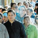 Las colas en las oficinas de empleo se suceden día tras días, cada vez más numerosas, en la Comunidad