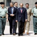 Rubalcaba rinde homenaje a los 100 guardias civiles asesinados en Inchaurrondo