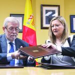 Pilar del Olmo junto a Antonio Beteta, en una reciente reunión