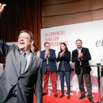 El presidente de la Generalitat, Ximo PUig, saluda a los alcaldes del PSPV con quienes se reunió ayer en vísperas del comienzo de la campaña electoral