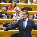 El presidente del Gobierno defendió en el Senado su gestión y cargó contra el PSOE por pactar con Podemos