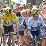Nairo Quintana precede a Froome, que mira hacia abajo, a su fiel potenciómetro