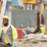 Trabajador extranjero en una obra 