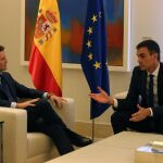 Pedro Sánchez y Pablo Casado, en la primera reunión que mantienen desde que asumieran sus respectivos cargos