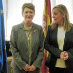 Consuelo Rumí junto a la consejera María Pedro Reverte, tras la reunión que mantuvieron ayer en Madrid