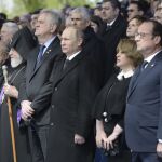 El presidente ruso, Vladimir Putin, el presidente serbio Tomislav Nikolic, el presidente francés François Hollande y otros asistentes a la ceremonia en Yerevan, Armenia