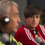 Ignacio Quereda, junto a las jugadoras Marta Corredera y Sandra Panos