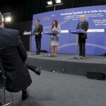 (izda a dcha) El presidente del Gobierno español, José Luìs Rodriguez Zapatero, la presidenta de Argentina, Cristina Fernández Kirchner, el presidente del Consejo Europeo, Herman Van Rompuy y el presidente de la Comisión Europea, Jose Durao Barroso