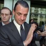 El ex banquero atribuye su fortuna a dos «pelotazos» farmacéuticos