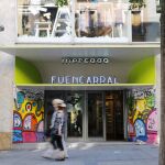 En los últimos años el que fuera el mercado más moderno de la capital en los 90 ha transformado sus tiendas de tatuajes y espacios para conciertos en «outlets».