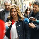 La presidenta de Andalucía, Susana Díaz, a su llegada a la sede del PSOE en la calle Ferraz