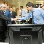 Montilla, ayer, durante la visita a la sede de la Comisión del Mercado de las Telecomunicaciones (CMT)