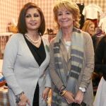 Lola Herrera y Esperanza Aguirre, ayer en el Rastrillo
