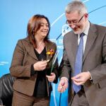 Mar Moreno y Antonio Ávila, ayer, tras la reunión del Consejo de Gobierno en Sevilla