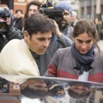 El matador de toros Francisco Rivera acompañado por su esposa, Lourdes Montes, tras declarar ante la Fiscalía de Menores en Sevilla.