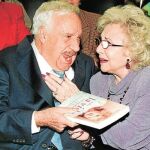 Con José Tamayo, en la presentación de la biografía de la actriz (2001)