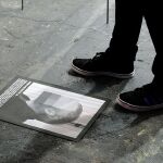 Imagen de catálogo de una de las fotografías de la obra "Presos Políticos", de Santiago Sierra/Efe