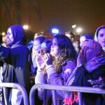 LA RAZÓN asiste al evento al que acudían hombres y mujeres juntos, aunque ante el escenario permanecían separados por vallas